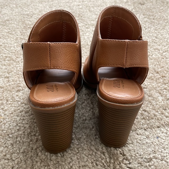 Brand new open tow cognac booties - Picture 3 of 4